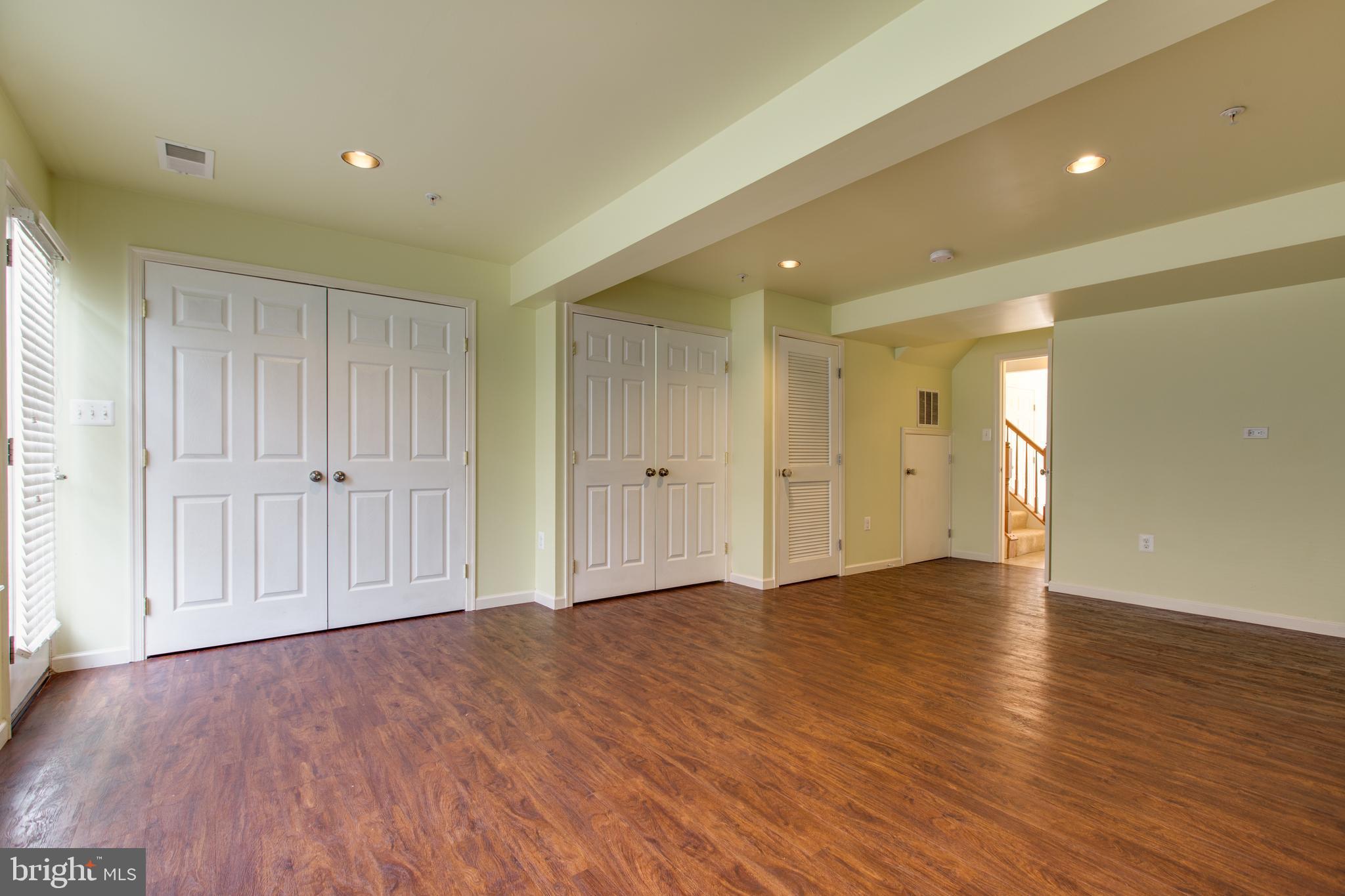 VILLAGE TOWNS - Residential Lease