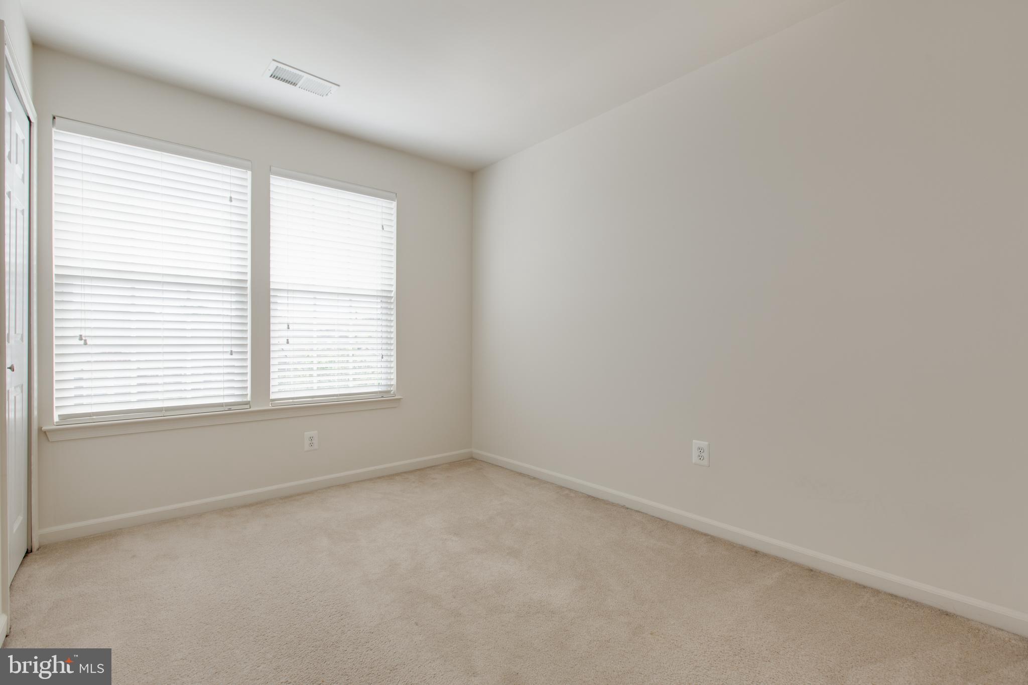 VILLAGE TOWNS - Residential Lease