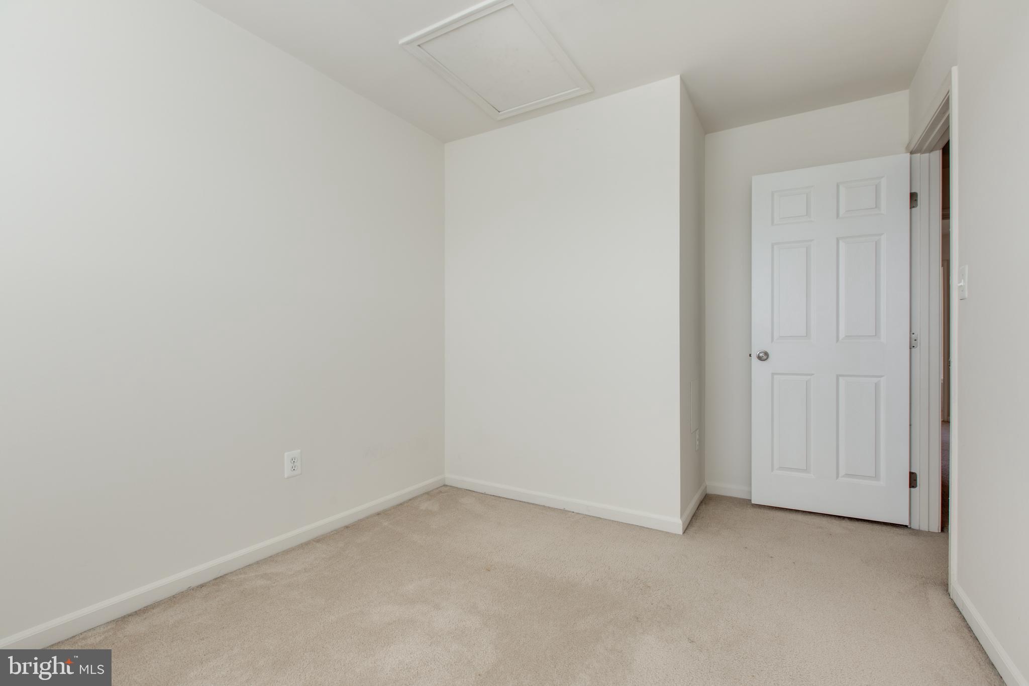 VILLAGE TOWNS - Residential Lease