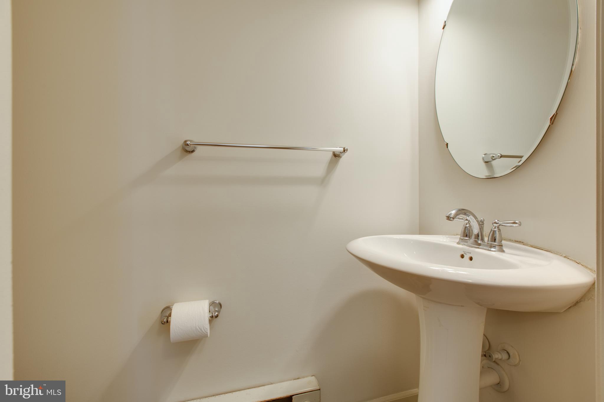 VILLAGE TOWNS - Residential Lease