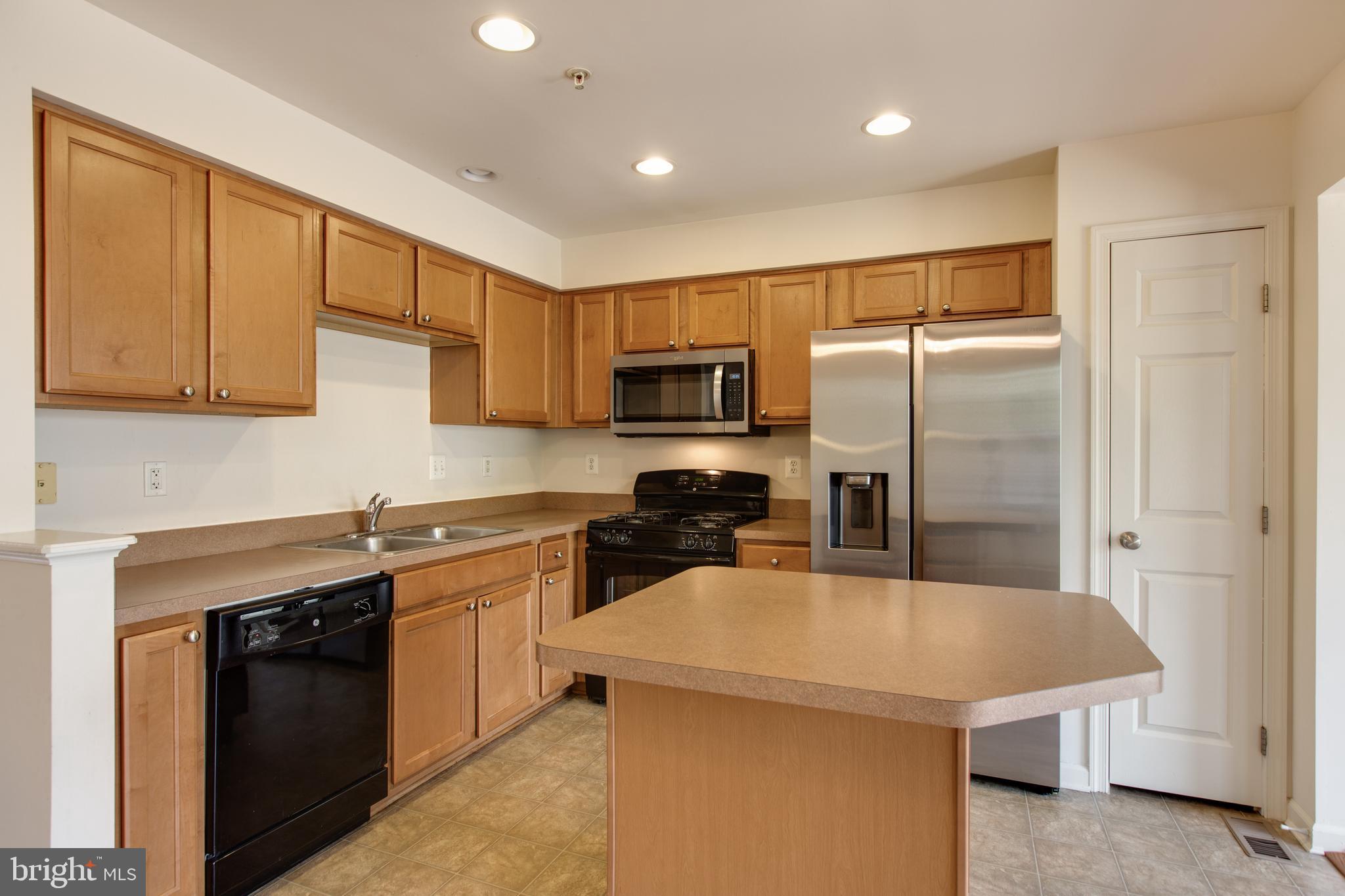 VILLAGE TOWNS - Residential Lease