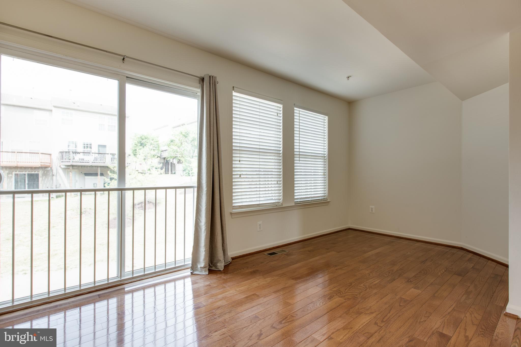 VILLAGE TOWNS - Residential Lease