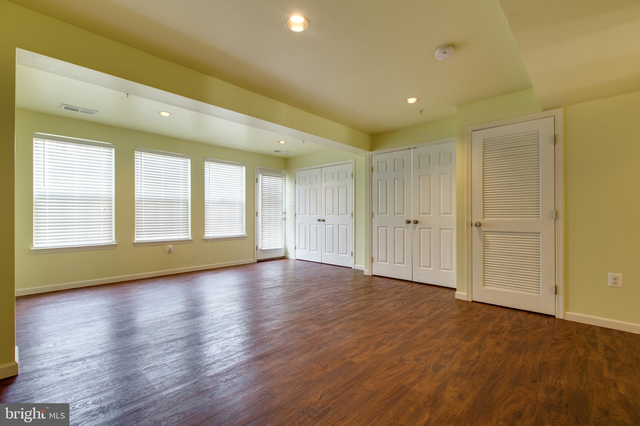 VILLAGE TOWNS - Residential Lease