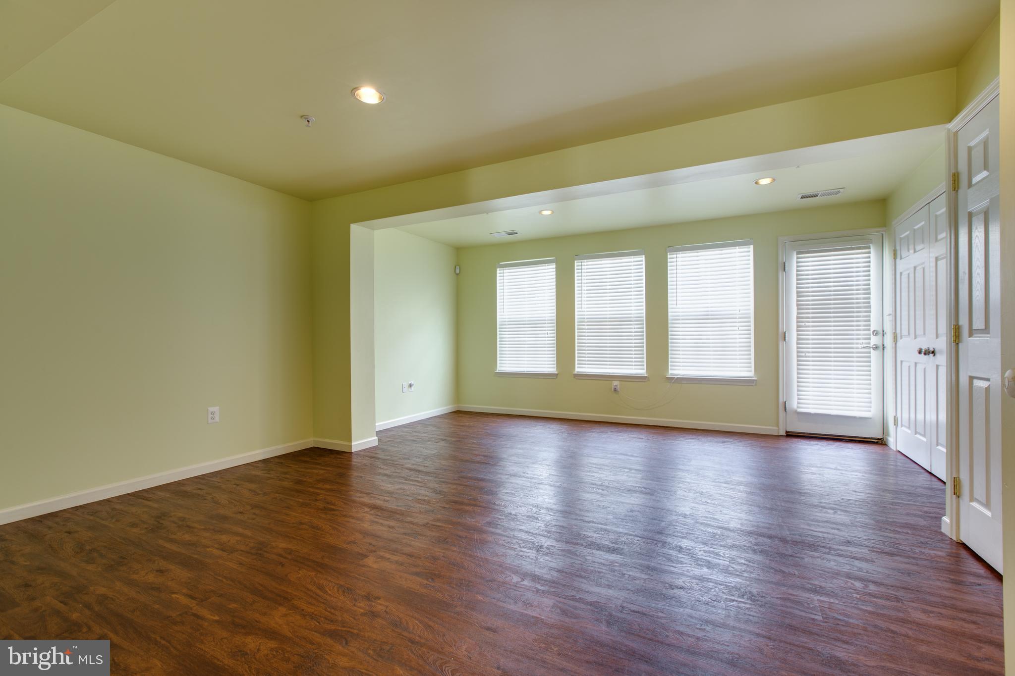 VILLAGE TOWNS - Residential Lease