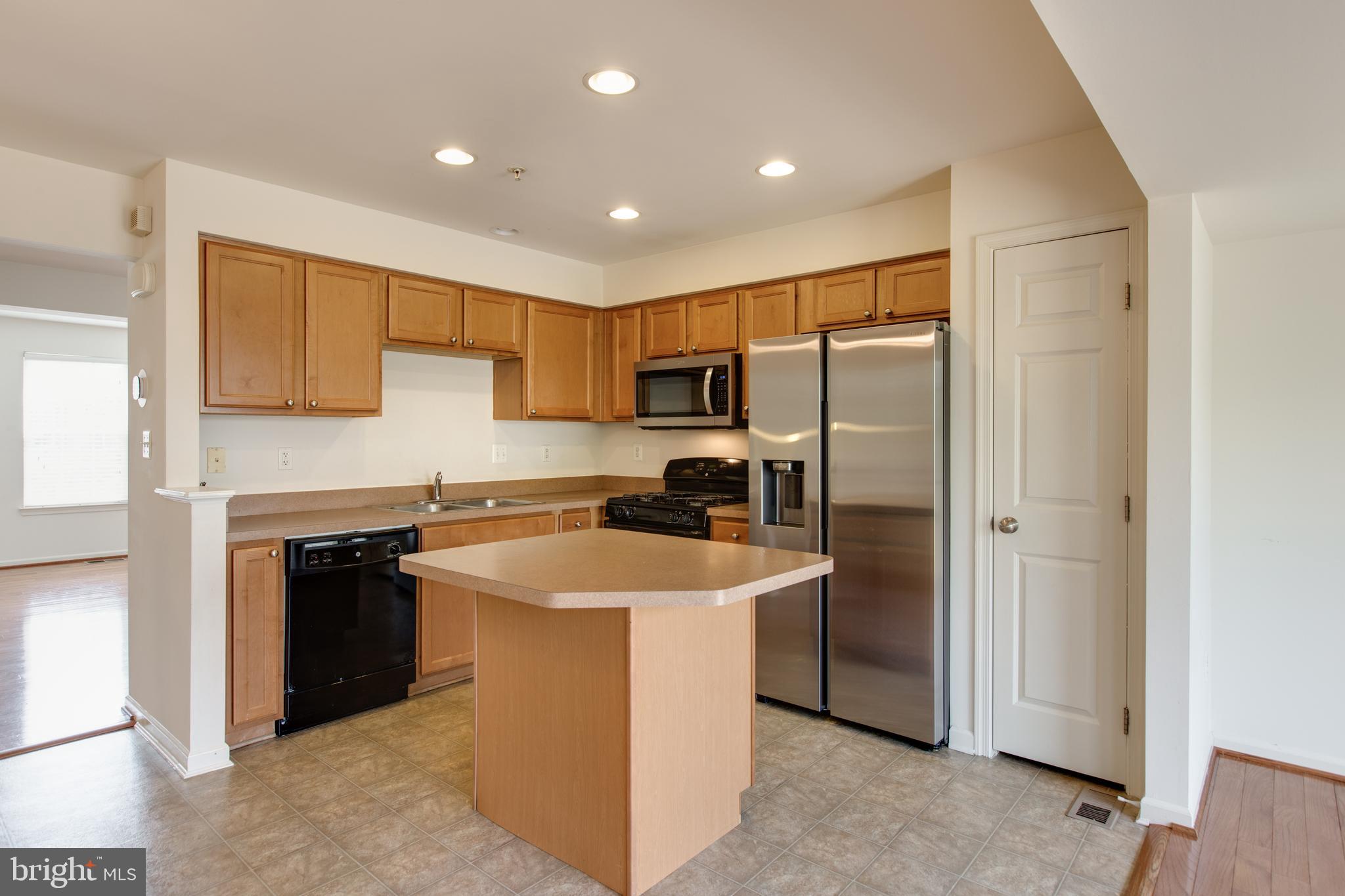 VILLAGE TOWNS - Residential Lease