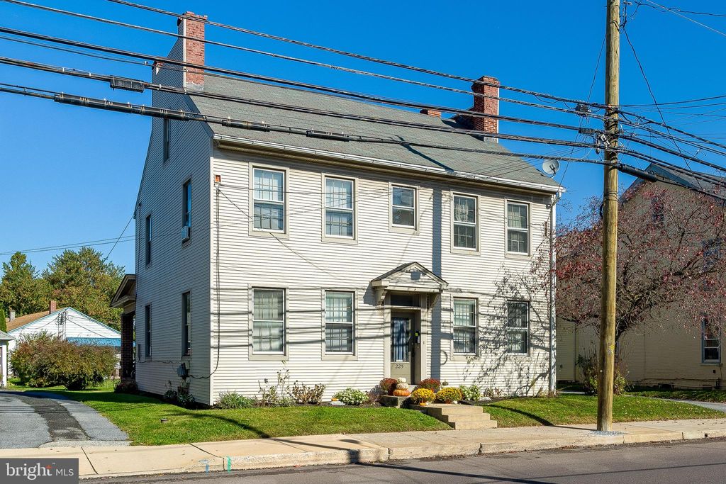 Photo of 225 W MAIN ST, NEW HOLLAND, PA 17557 (MLS # PALA2026628)