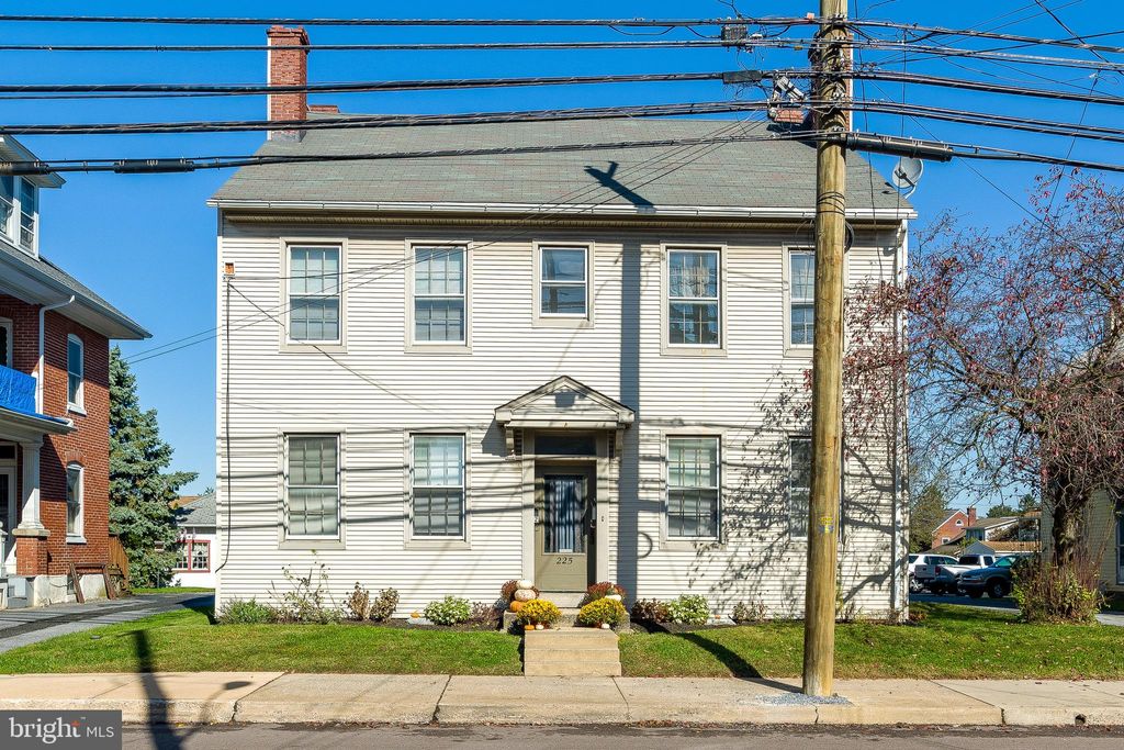 Photo of 225 W MAIN ST, NEW HOLLAND, PA 17557 (MLS # PALA2026628)