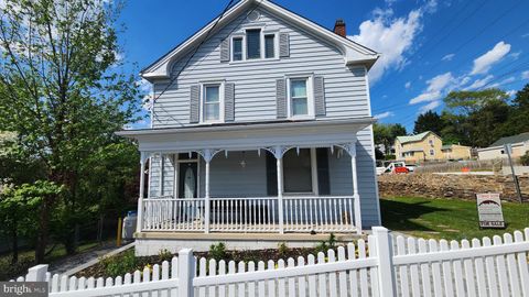 Photo of 1 W E Street W, BRUNSWICK, MD 21716 (MLS # MDFR2080942)