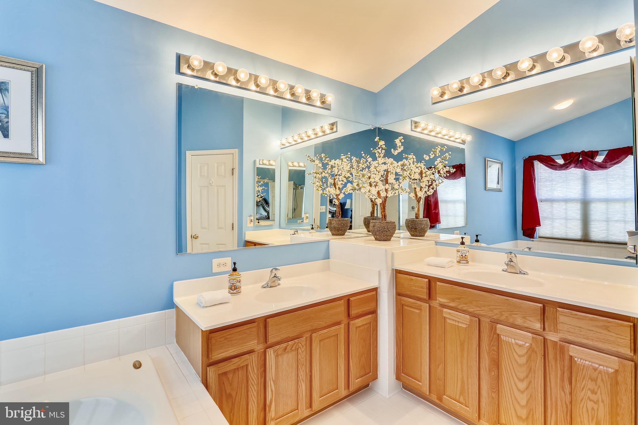 KINGS CROSSING - Residential