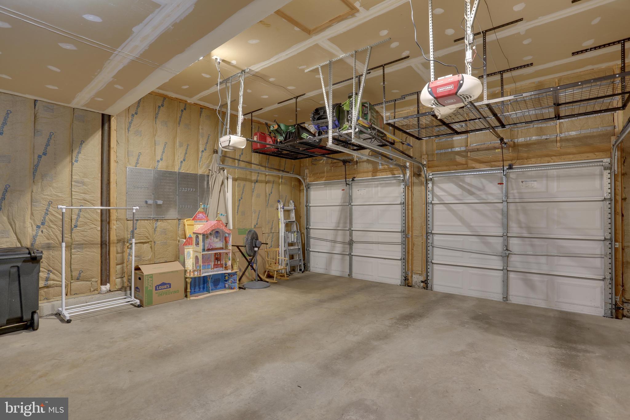 KINGS CROSSING - Residential