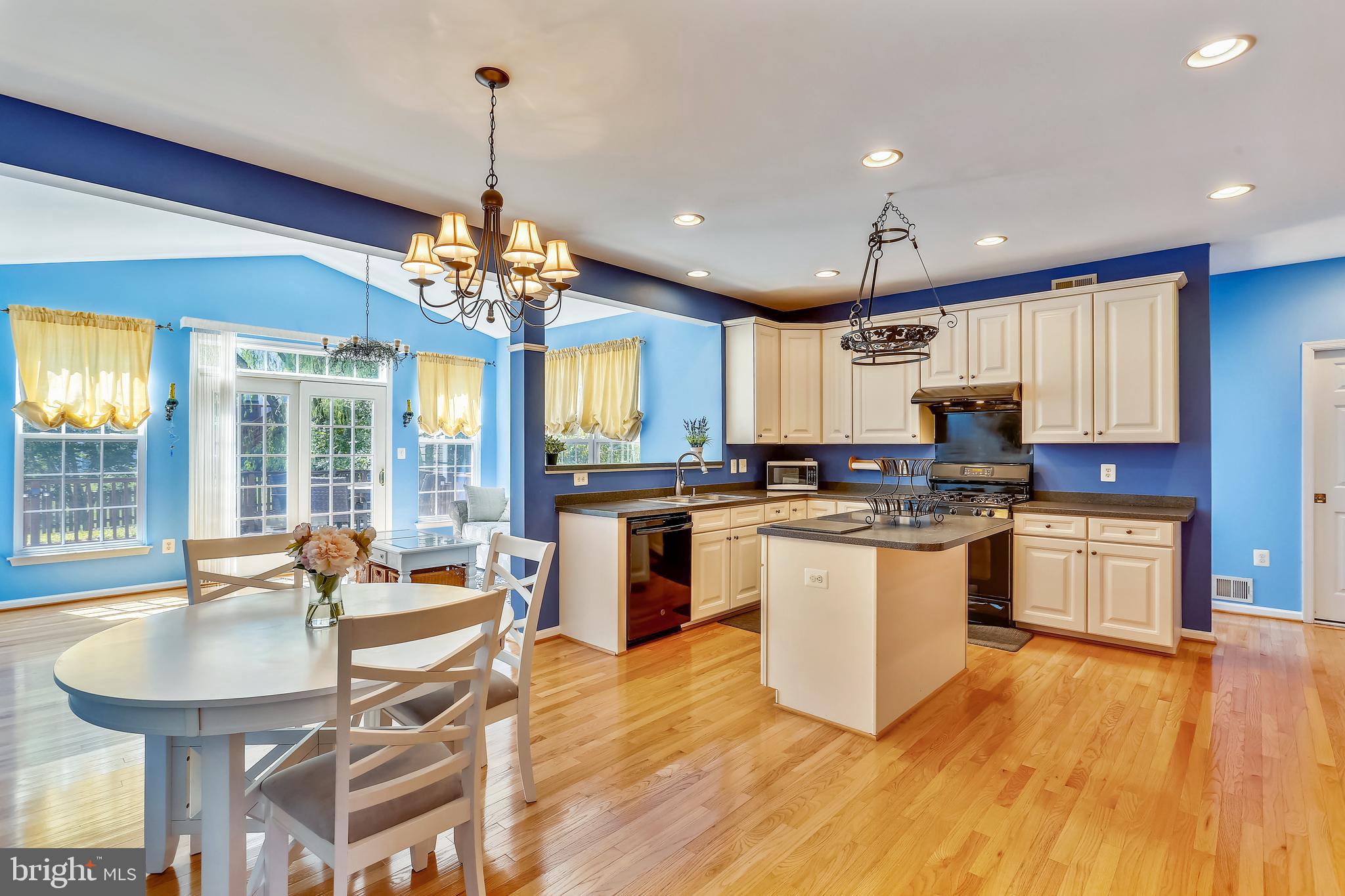 KINGS CROSSING - Residential