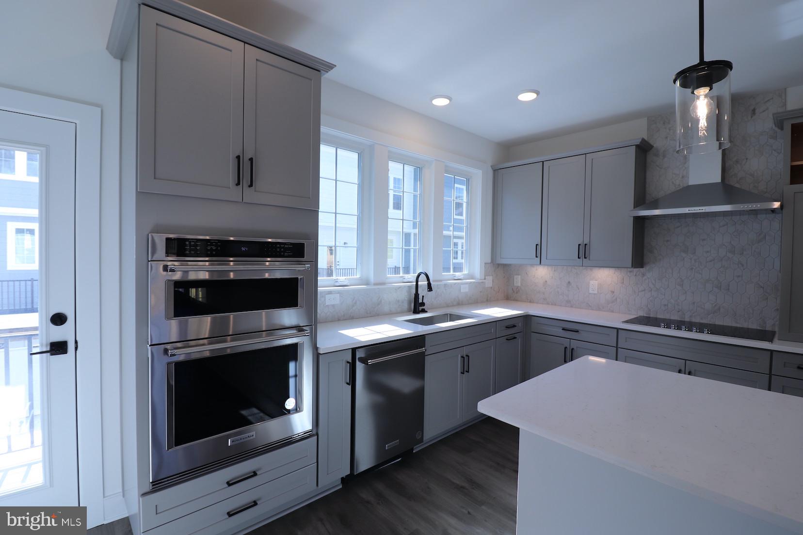 OVERLOOK AT FAIRFAX BOULEVARD - Residential Lease