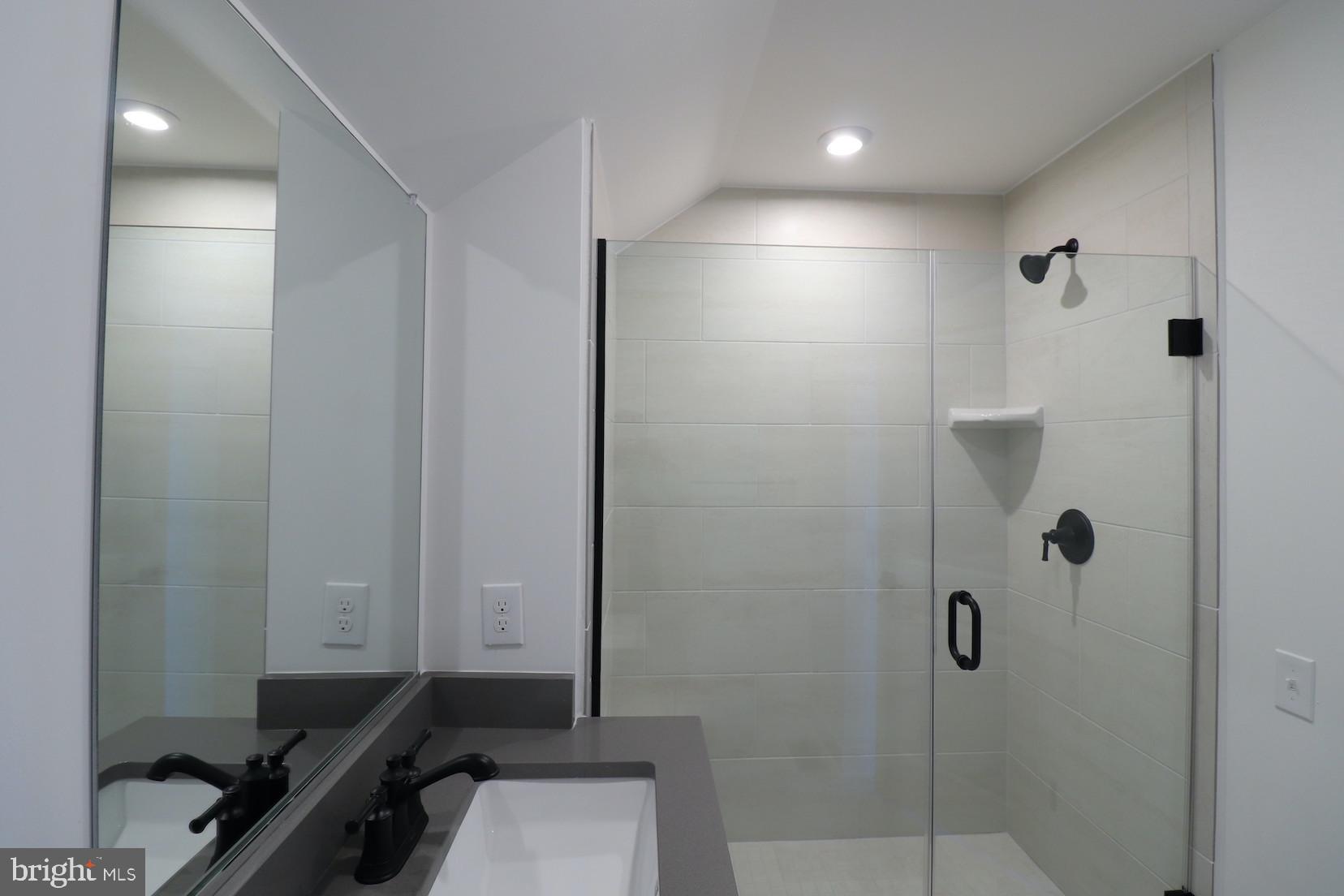 OVERLOOK AT FAIRFAX BOULEVARD - Residential Lease