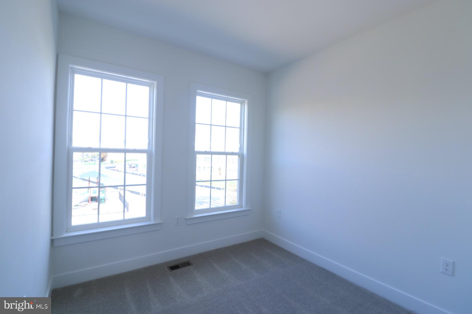 OVERLOOK AT FAIRFAX BOULEVARD - Residential Lease