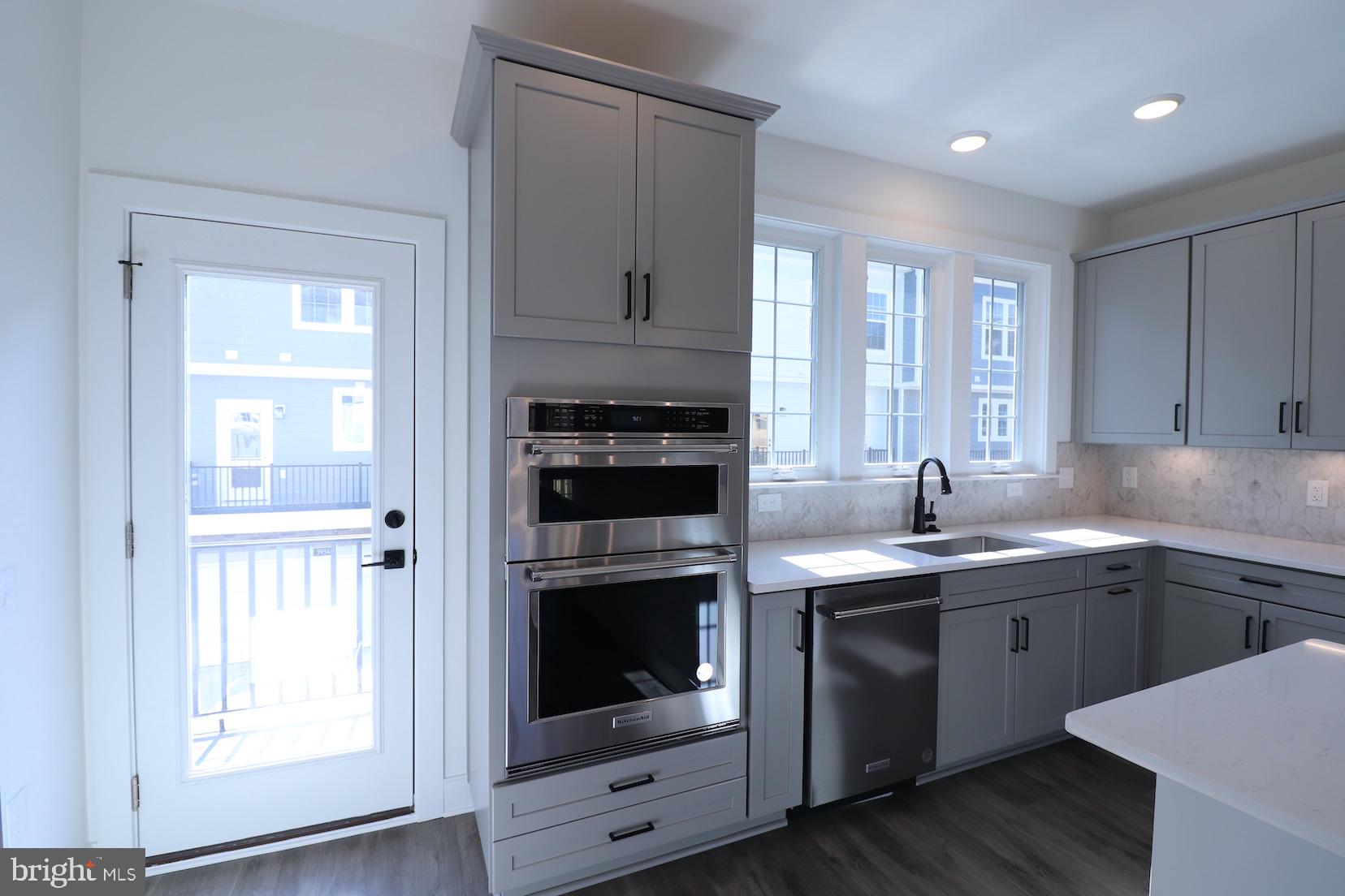 OVERLOOK AT FAIRFAX BOULEVARD - Residential Lease