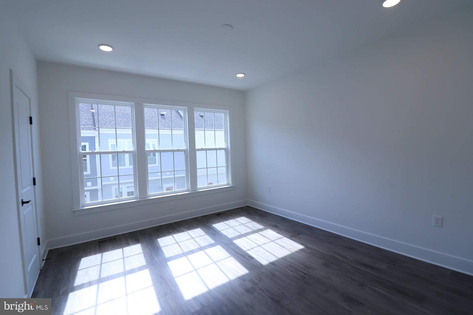 OVERLOOK AT FAIRFAX BOULEVARD - Residential Lease