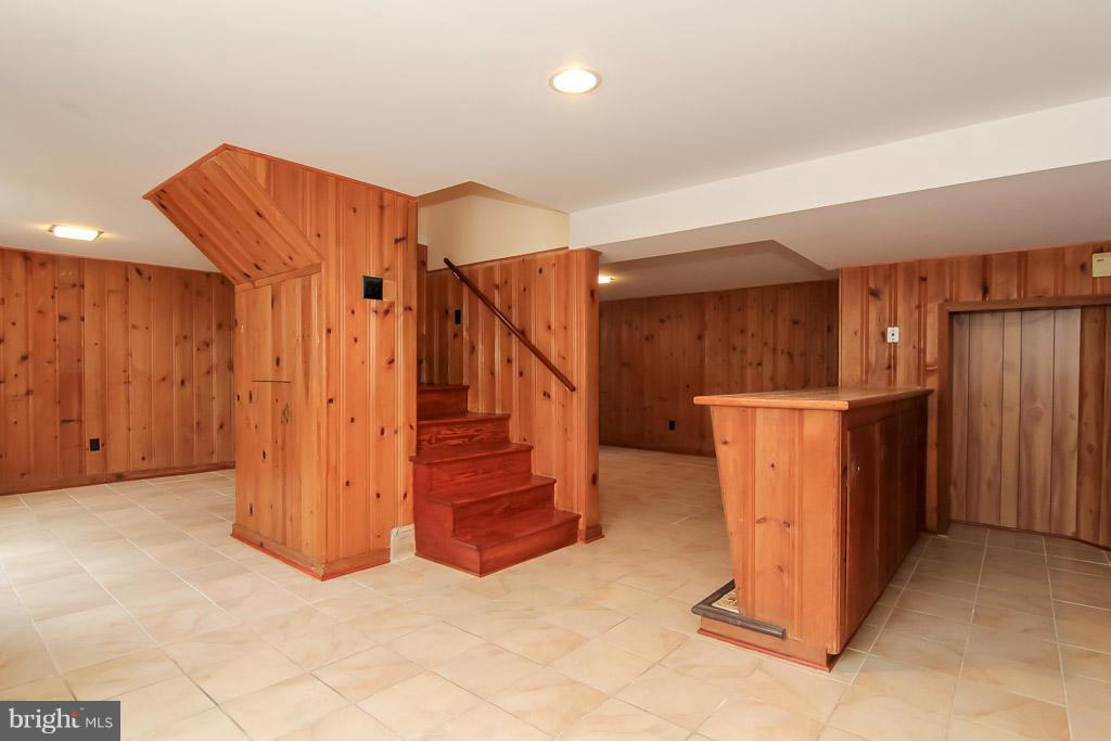 VIRGINIA HILLS - Residential