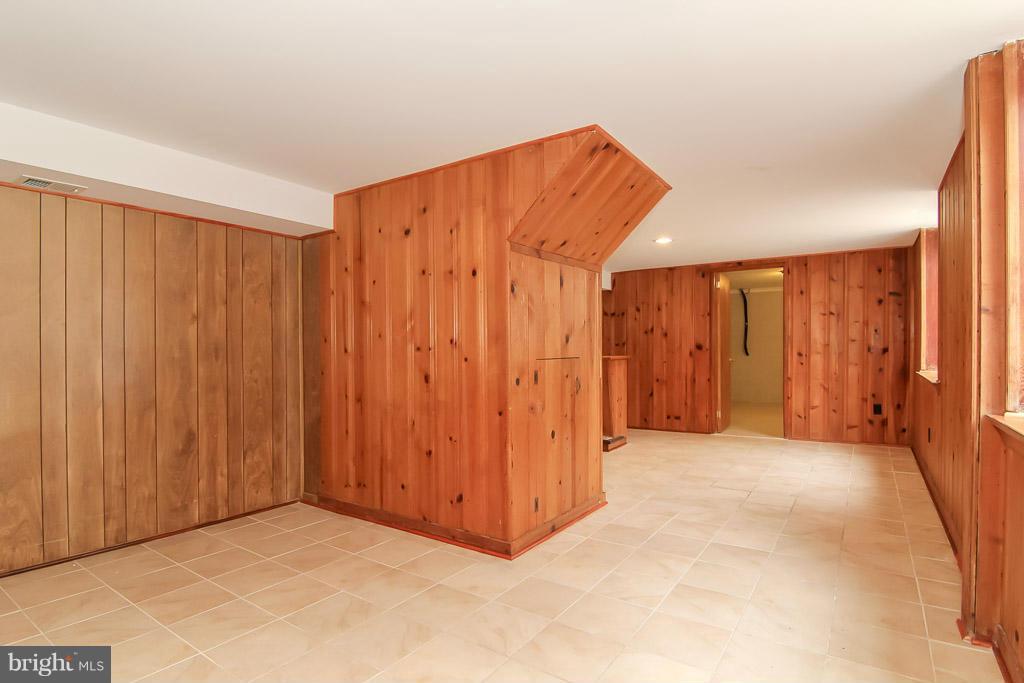 VIRGINIA HILLS - Residential