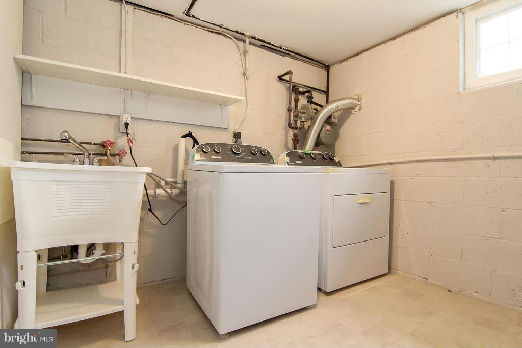 VIRGINIA HILLS - Residential