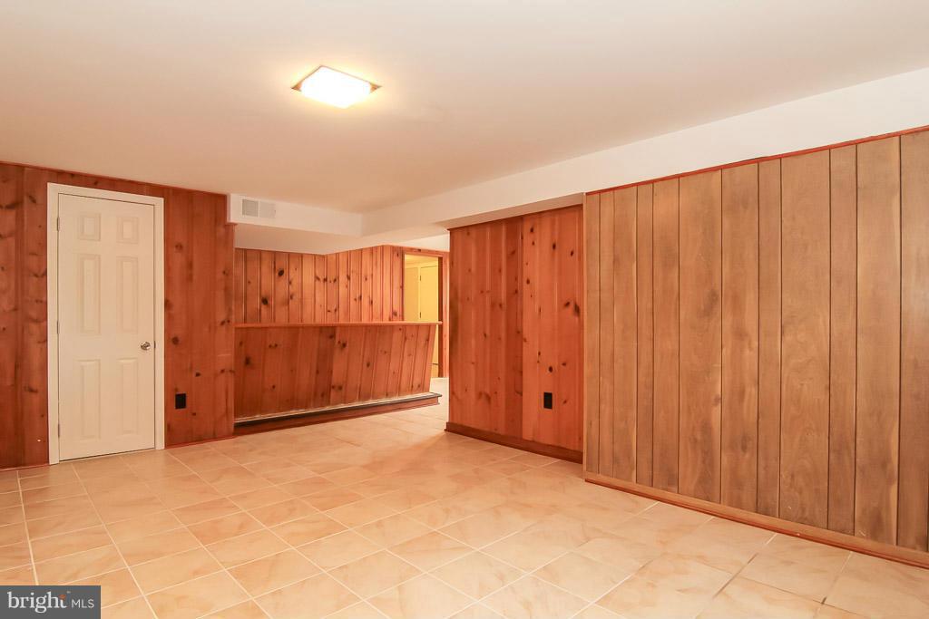 VIRGINIA HILLS - Residential