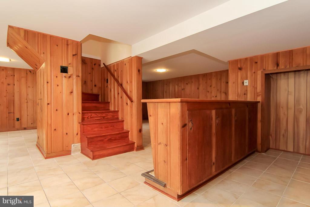 VIRGINIA HILLS - Residential