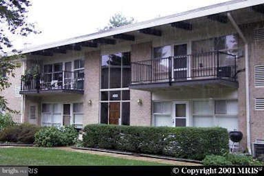 TRUE TWO BEDROOM UNIT * GROUND LEVEL UNIT THAT HAS FRONT AND BACK ENTRANCE * ENJOY GORGEOUS COURTYARD SETTING FROM LARGE PATIO * NICELY RENOVATED WITH UPPER END BAMBOO FLOORS IN BOTH BEDROOMS AND MAIN LIVING AREA * LARGE CERAMIC TILE FLOORS IN KITCHEN, DR & BATH * UPPER END CABINETS * ST STEEL APPLIANCES * UPDATED BATH