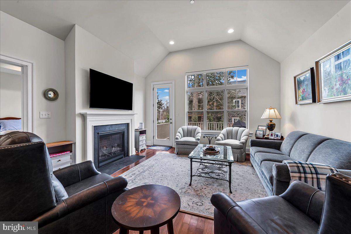 STONEHOUSE - Residential