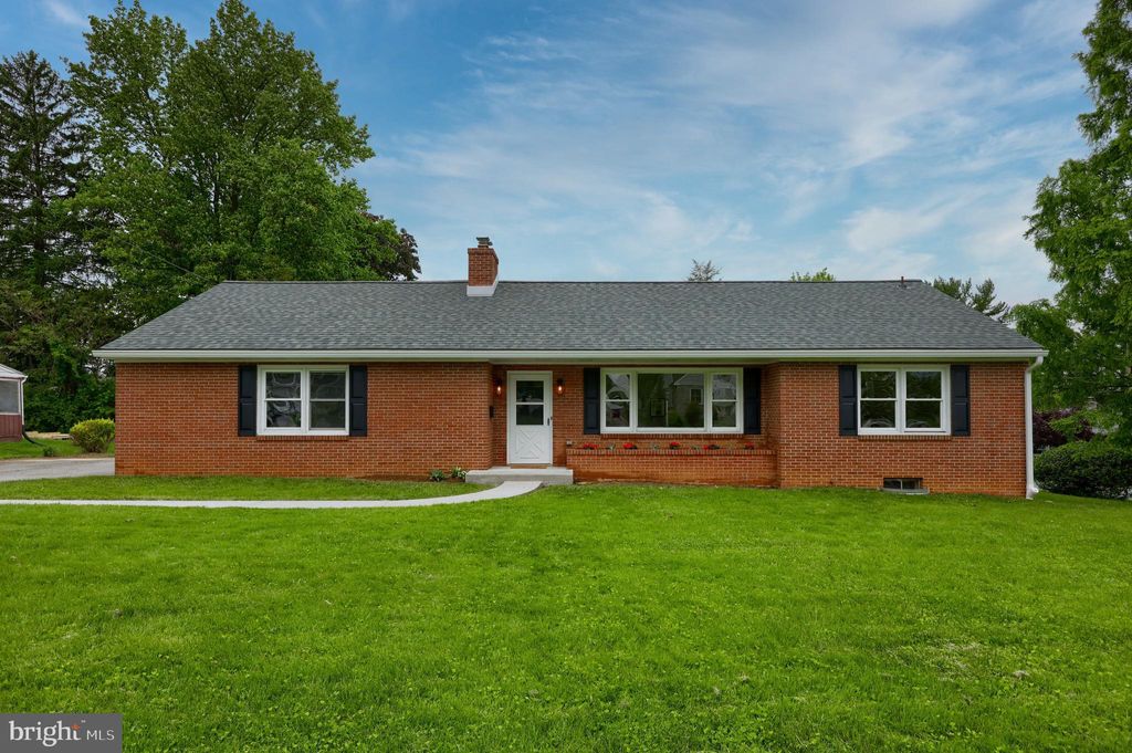 Photo of 112 Eisenhower Boulevard, Lancaster, PA 17603 (MLS # PALA2051008)