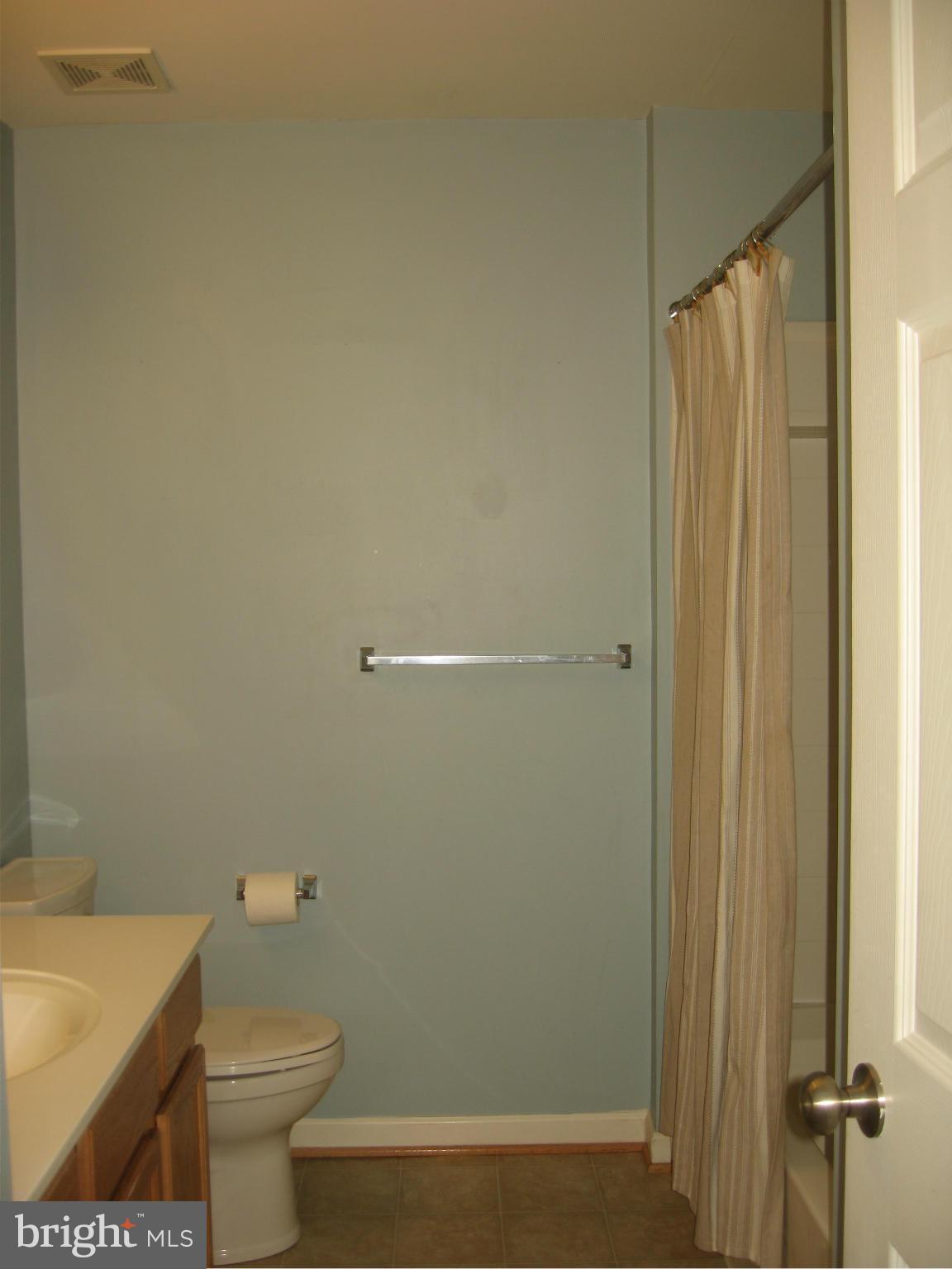 LAKELAND PLACE - Residential Lease