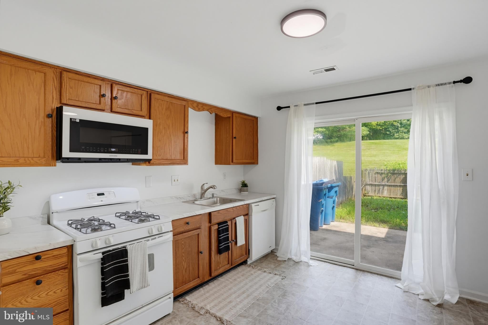 10 HICKORY LANE