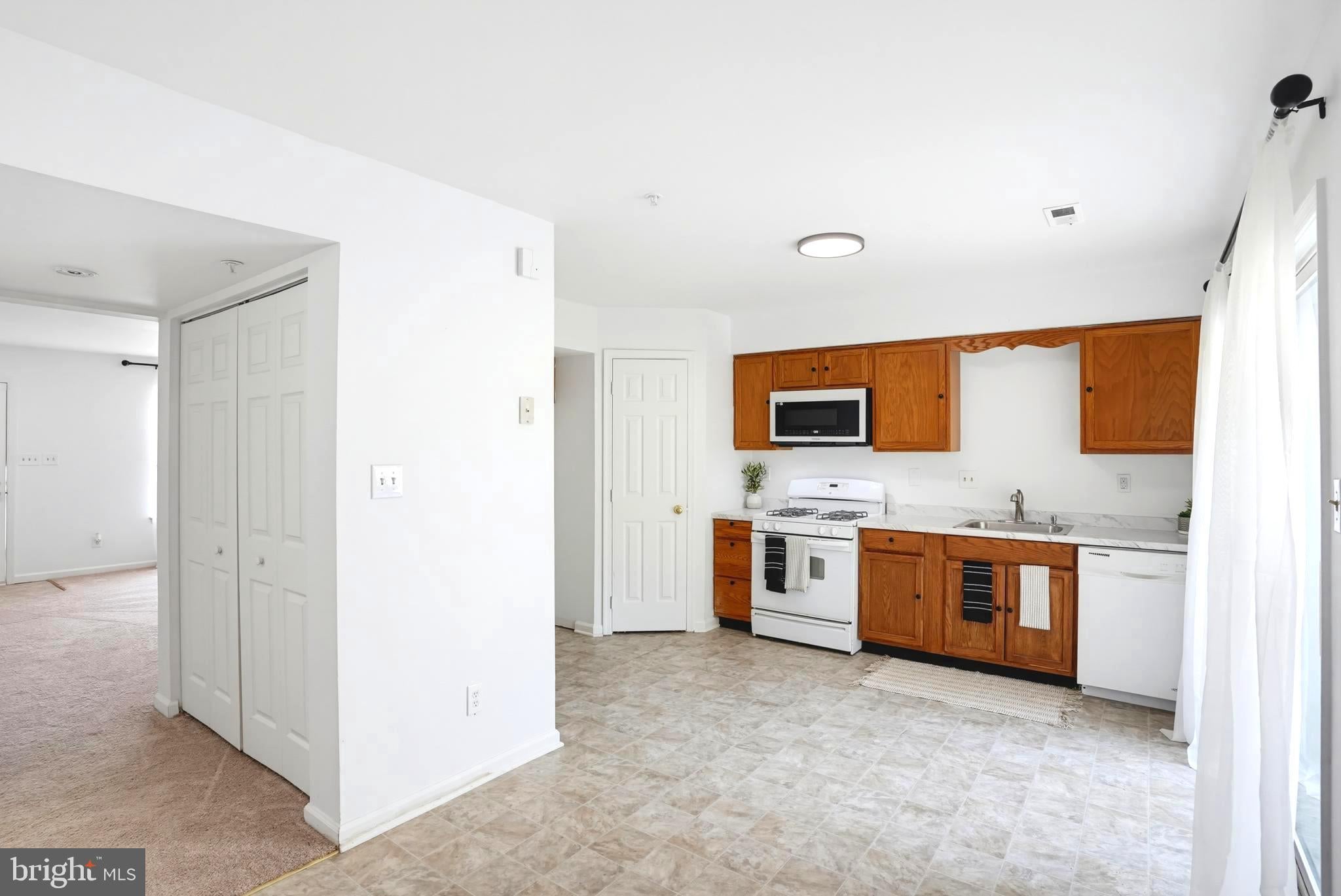 10 HICKORY LANE