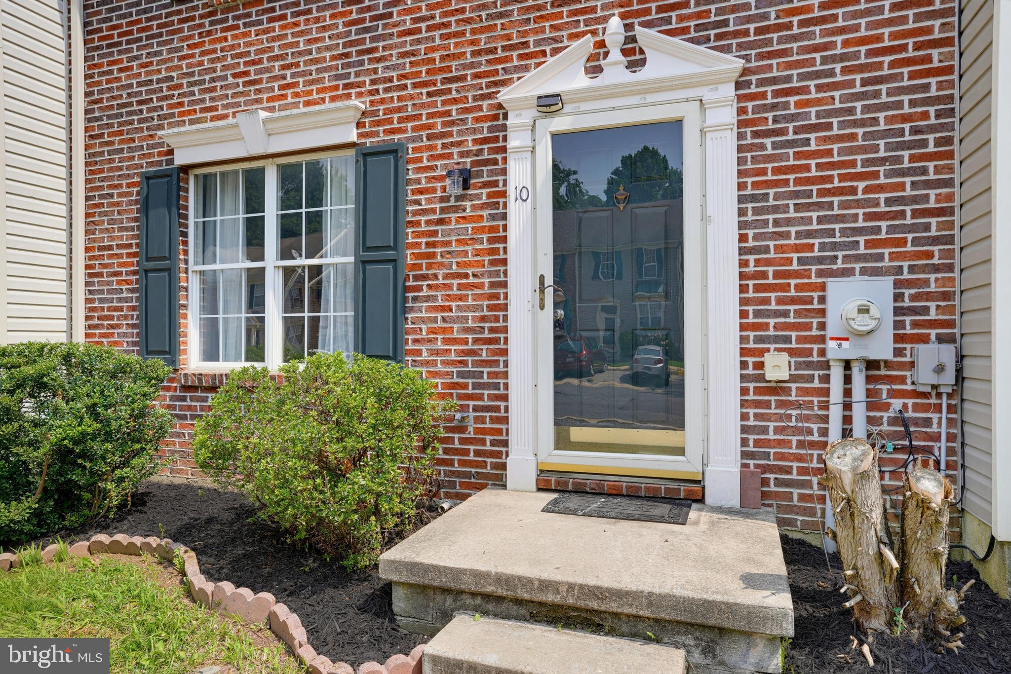 10 HICKORY LANE
