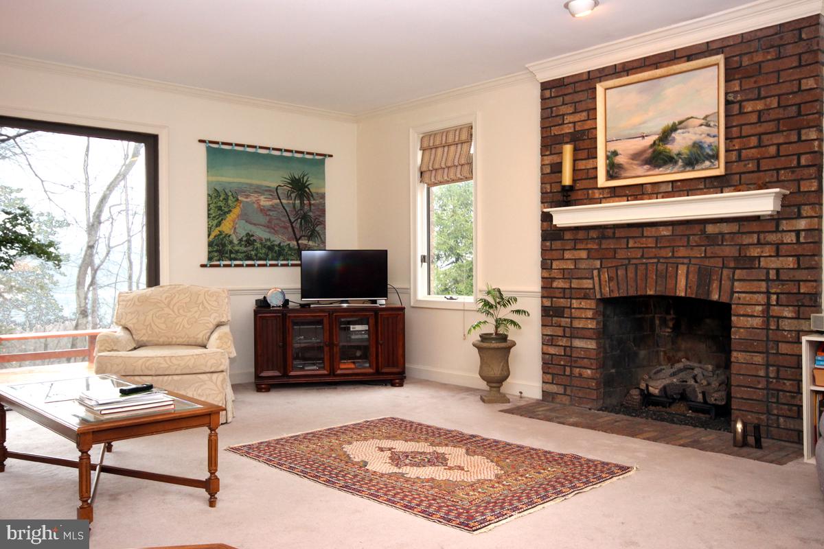 GRAHAM PARK SHORES - Residential