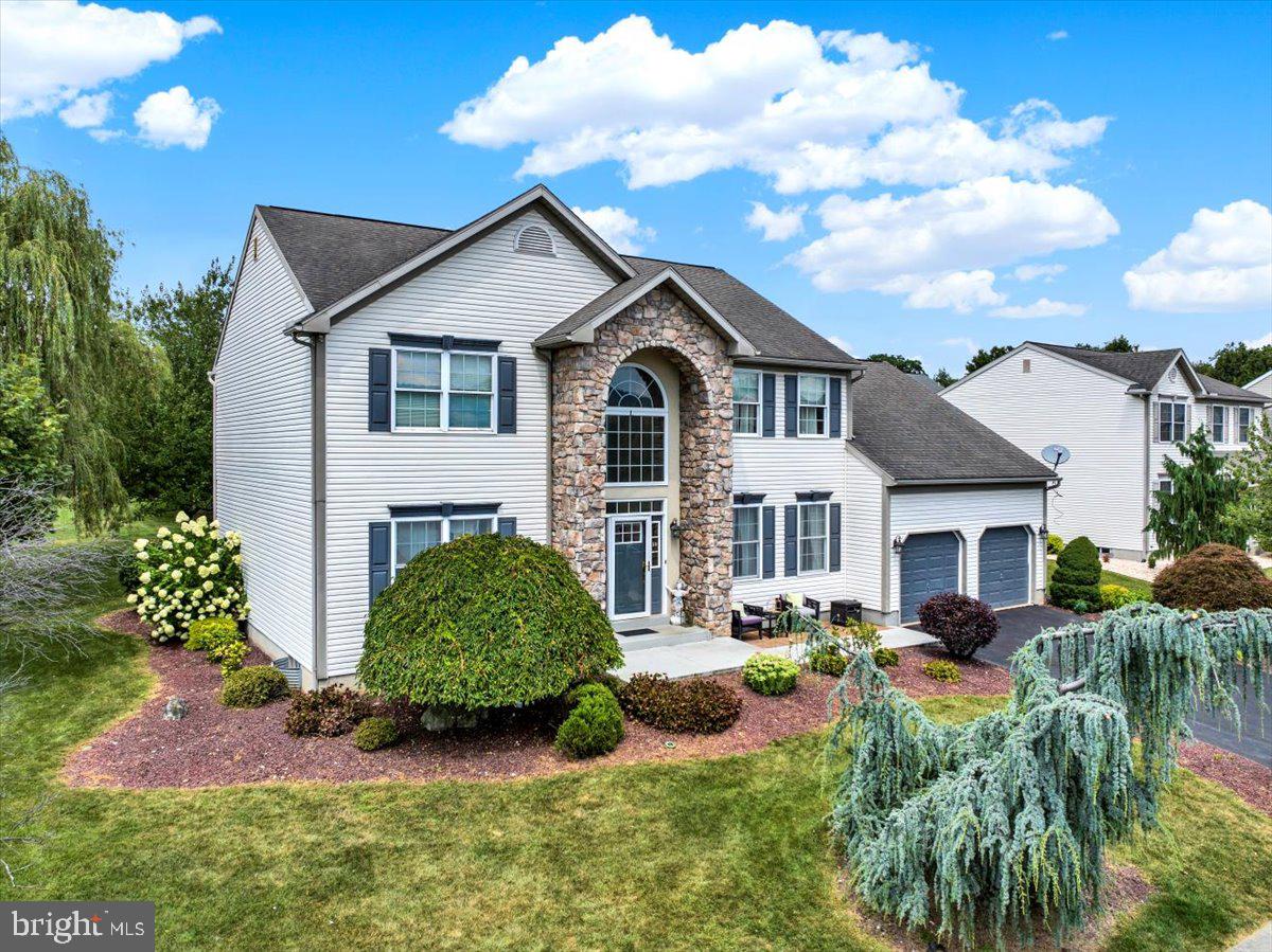 59 VERSAILLES COURT