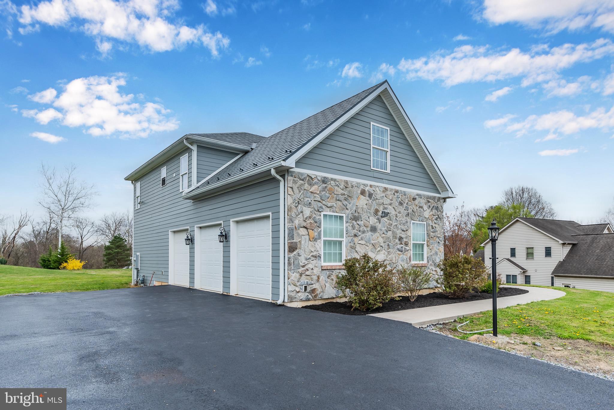 CHELSEY FALLS - Residential