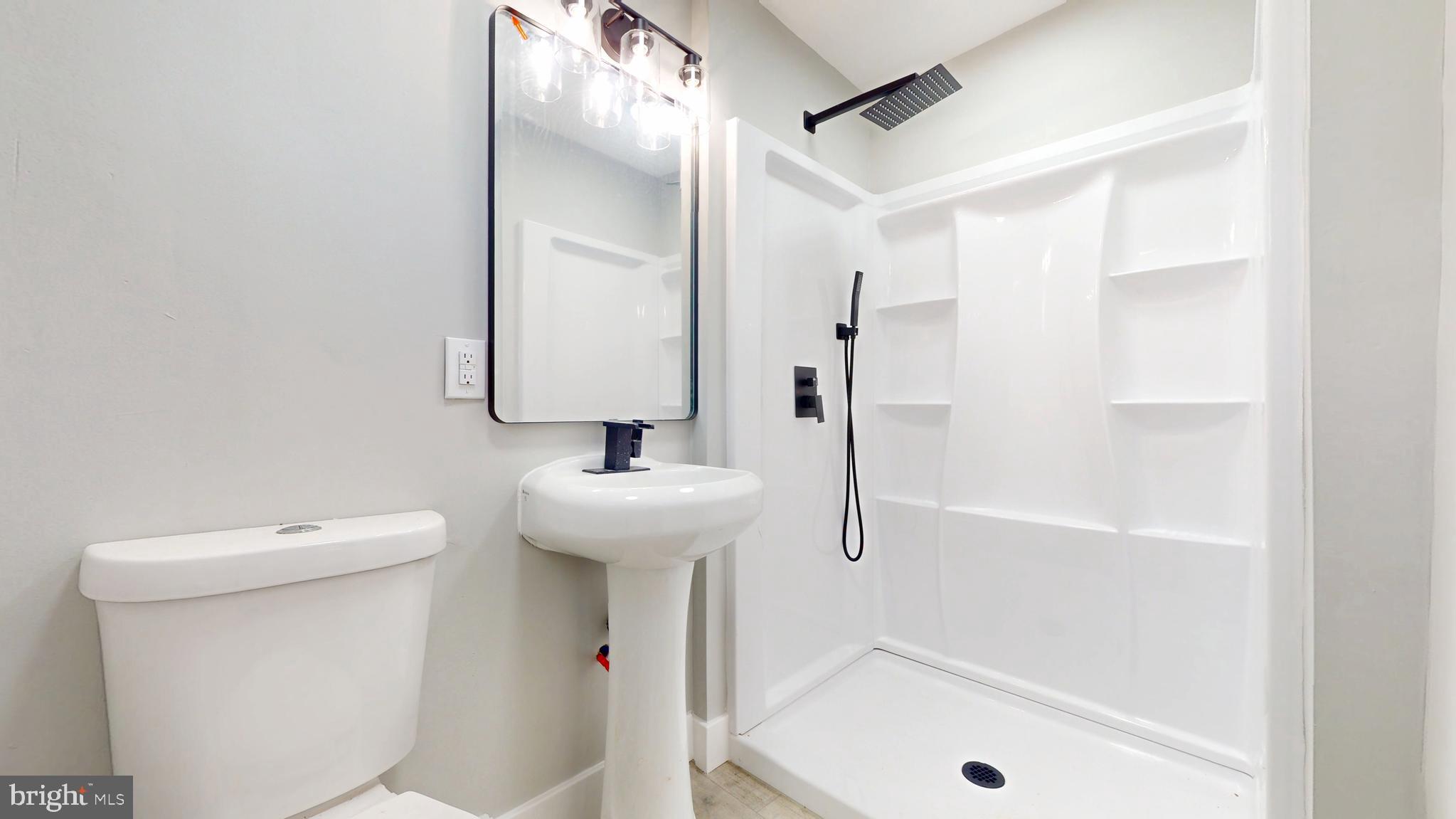 214 W PLEASANT AVENUE