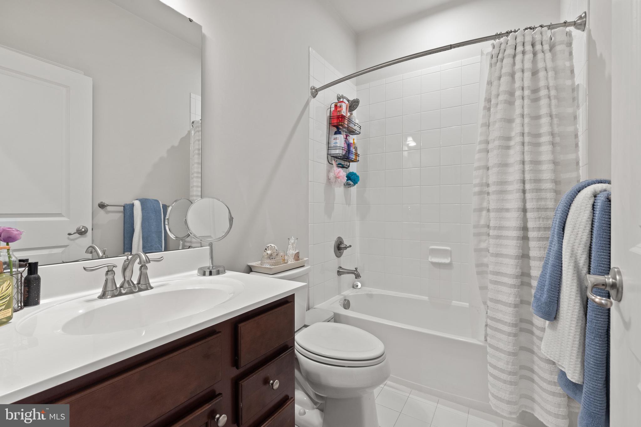 CREEKSIDE VILLAGE AT TANYARD SPRINGS - Residential