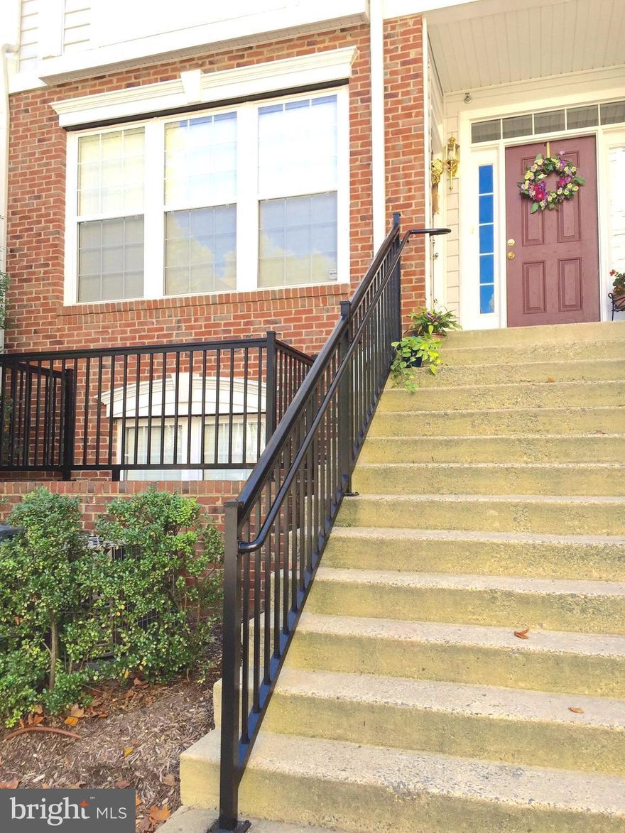 GORGEOUS GARAGE TOWNHOME* WELL MAINTAINED w/ UPGRADES THRUOUT inc. HIGH END KITCHEN, HARDWOOD FLOORS, CARPETING, LIGHTING, BATHROOMS, LAUNDRY* OPEN & SUNNY LAYOUT* MASTER BEDROOM w/ WALKIN CLOSET & EN-SUITE BATHROOM* ATTACHED GARAGE & DRIVEWAY* PETS CASE BY CASE* WALK TO WEGMANS, FAIRFAX CORNER, SHOPS, DINING & ENTERTAINMENT* GREAT COMMUNITY AMENITIES inc. POOL* EASY ACCESS TO I66, ROUTES 50 & 29