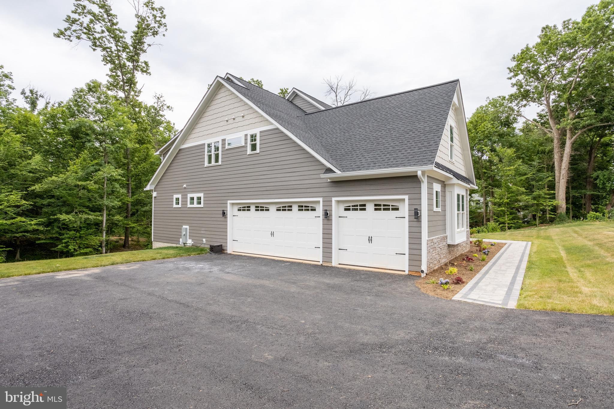 WOODS OF ILDA - Residential