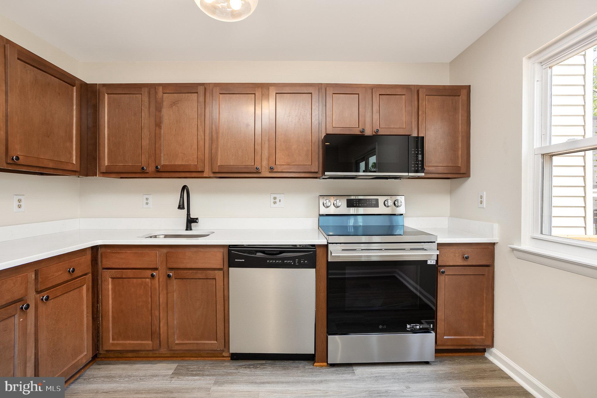 WOODSDALE MANOR - Residential