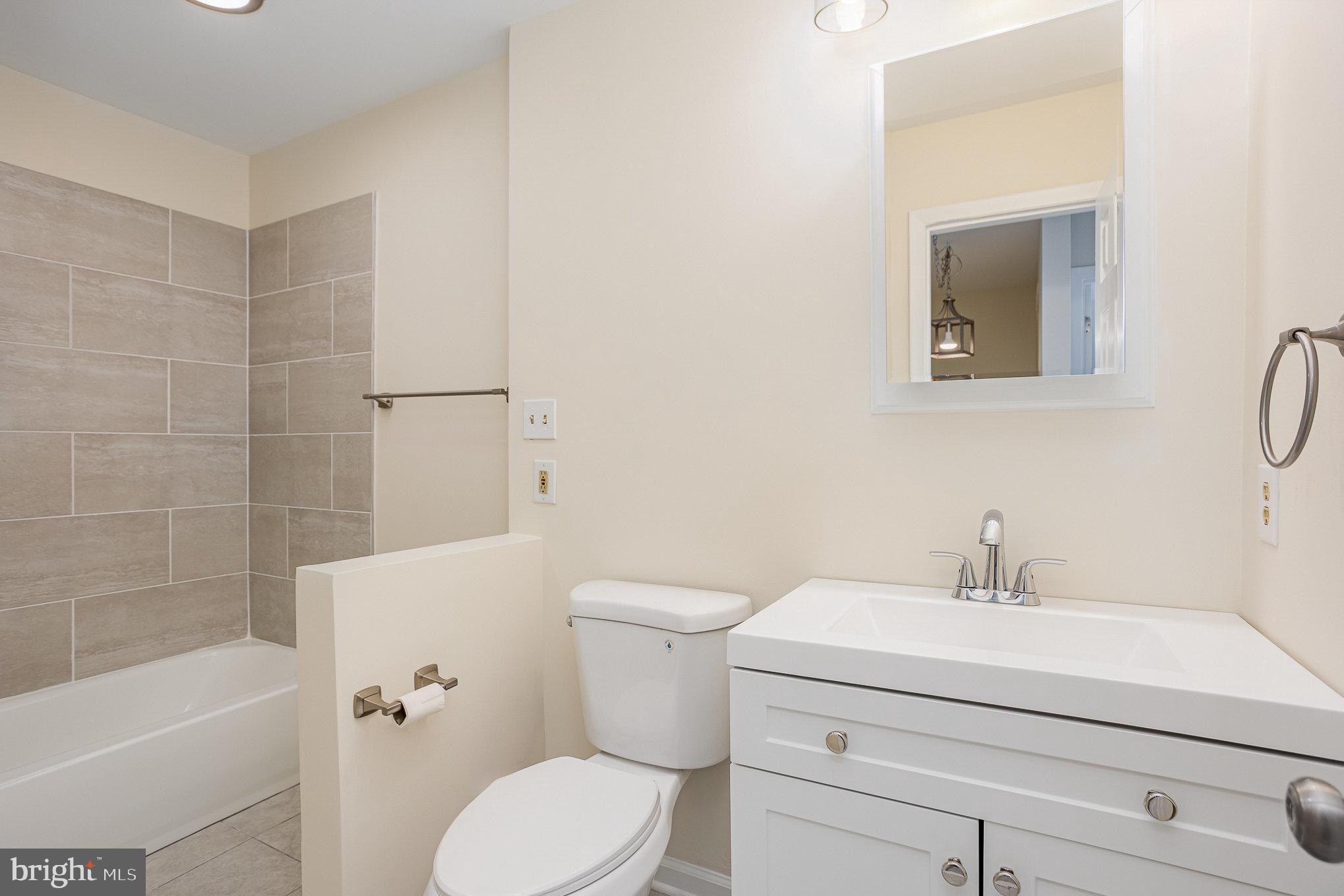 WOODSDALE MANOR - Residential