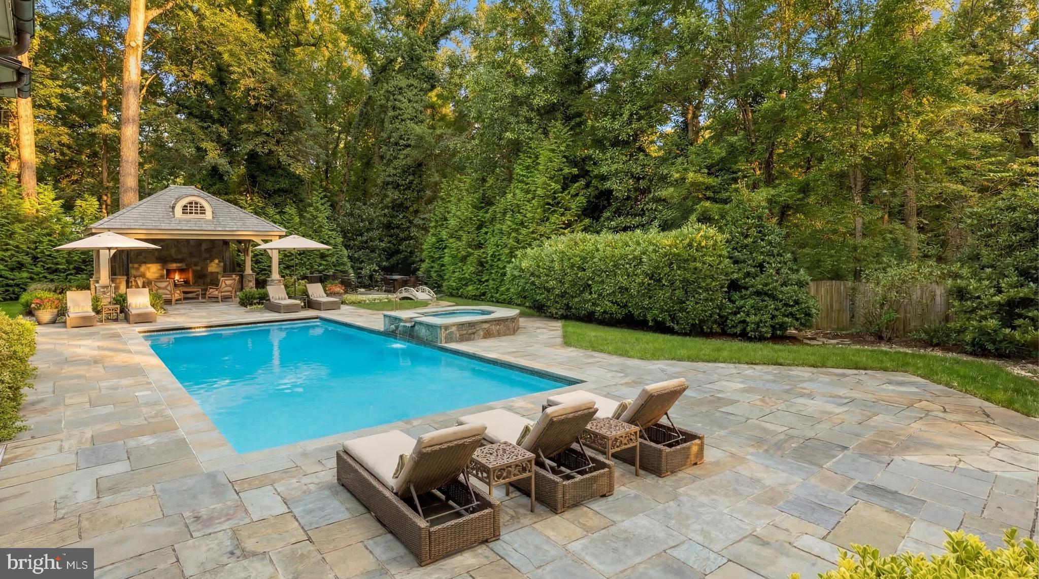 POTOMAC OUTSIDE - Residential