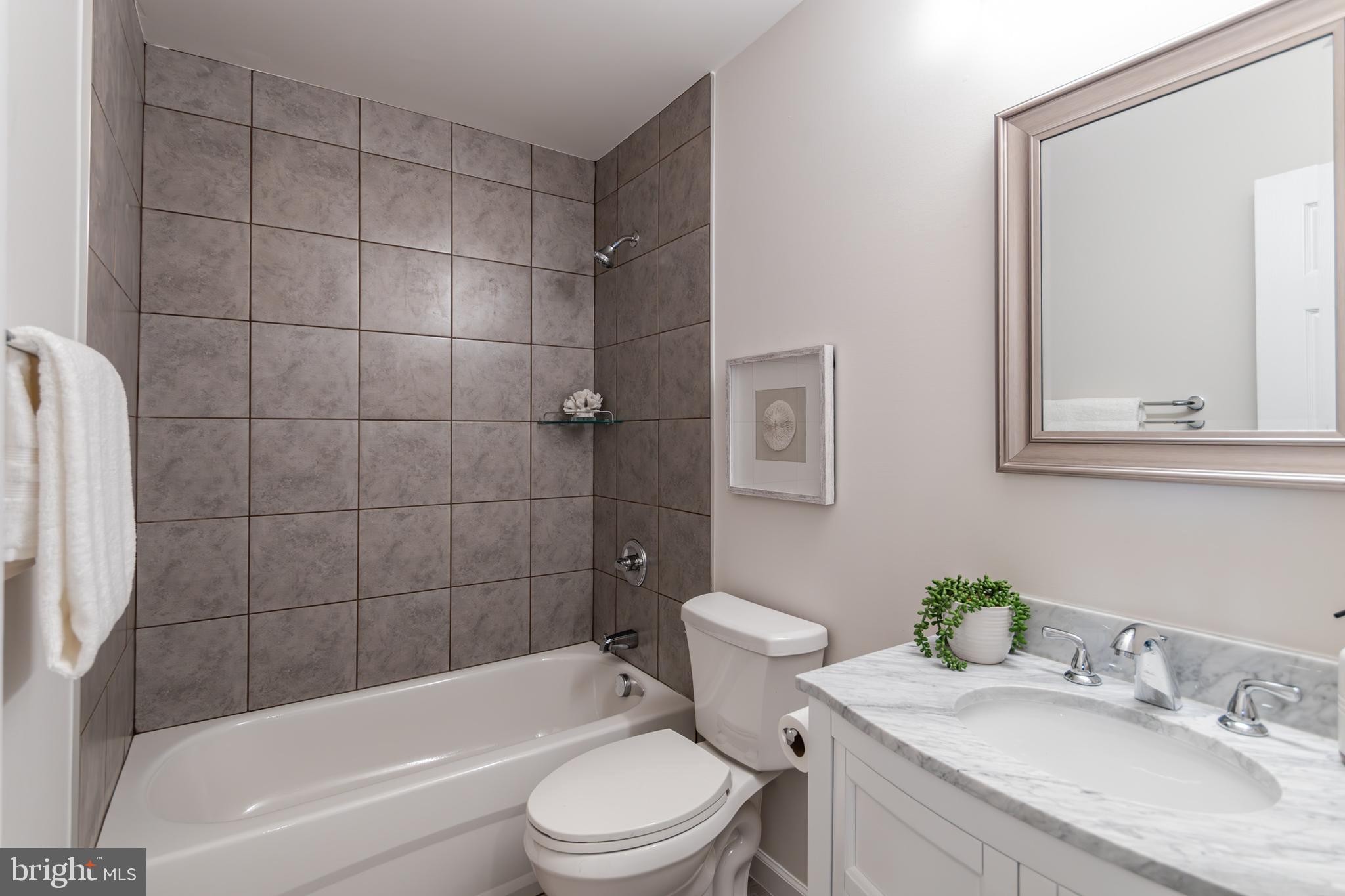 MC LEAN HAMLET - Residential