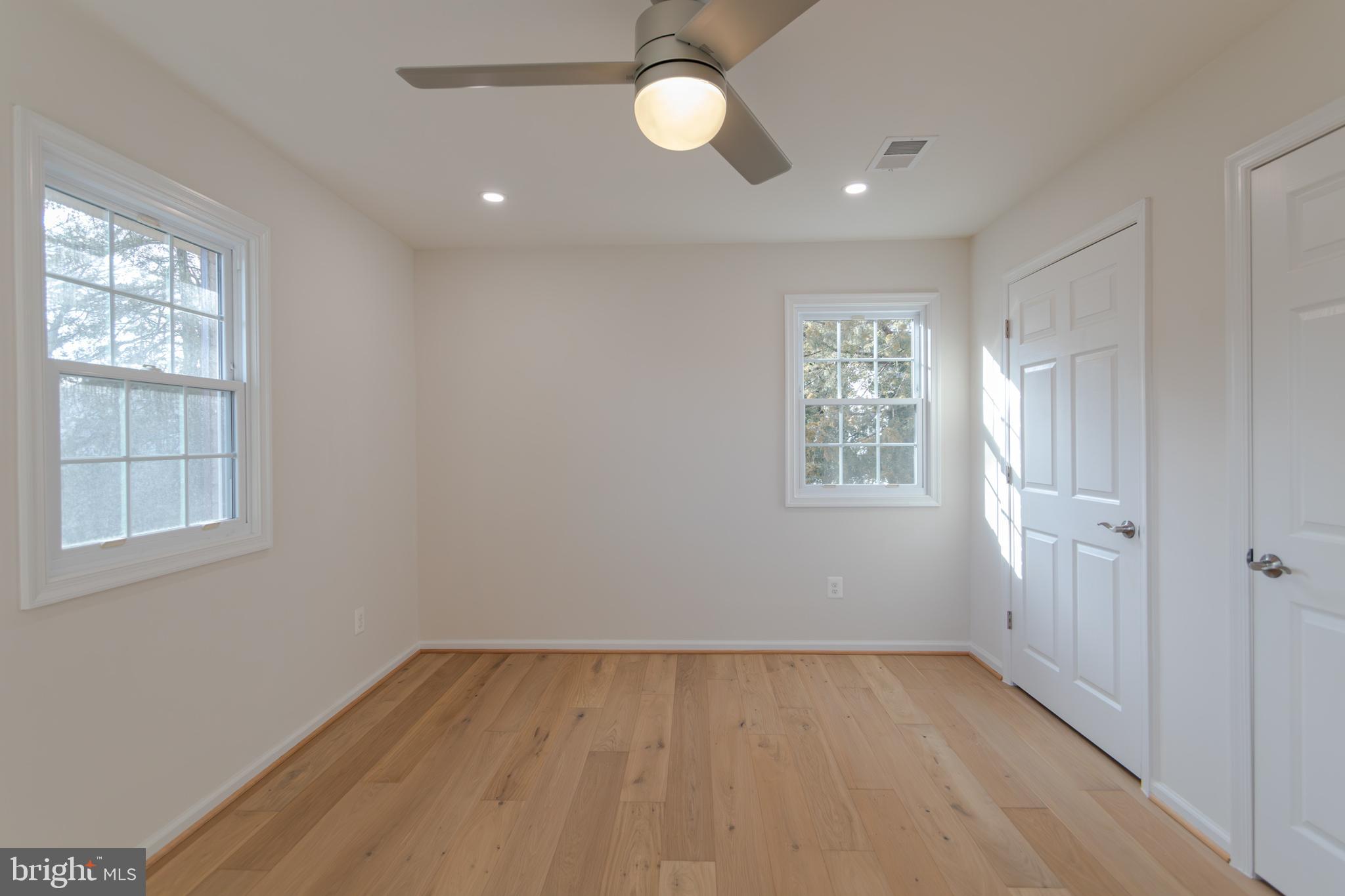 MC LEAN HAMLET - Residential