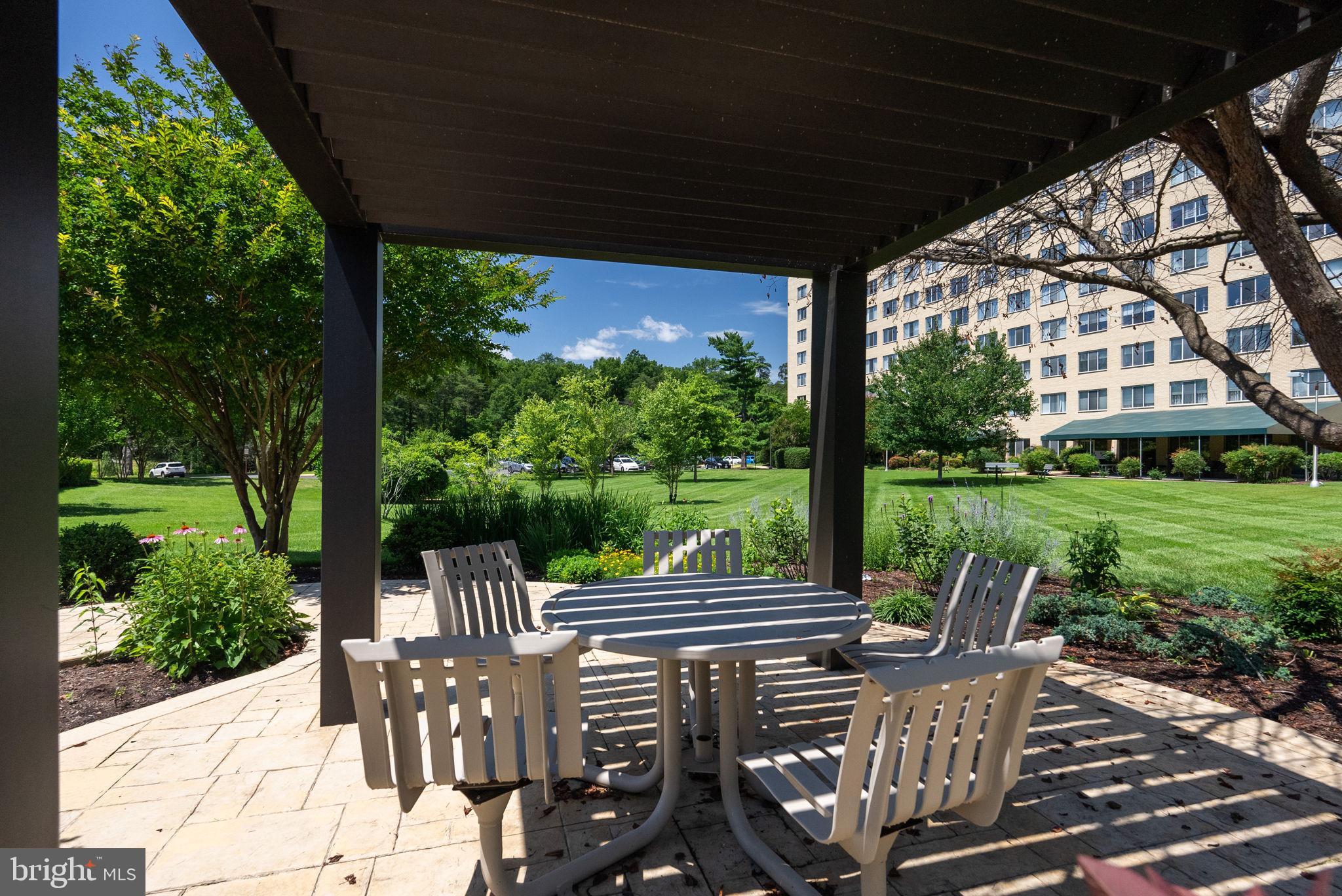 RIVER TOWERS - Residential