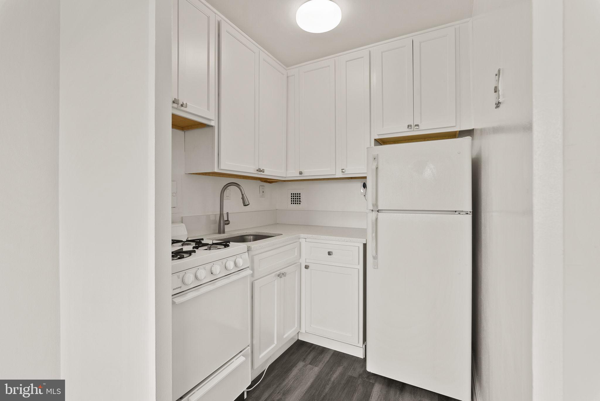 RIVER TOWERS - Residential