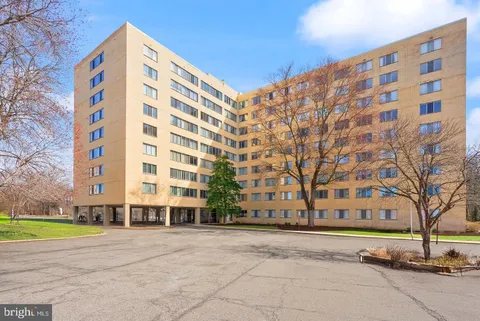 6631 Wakefield Drive Unit 804, Alexandria, VA MLS: VAFX2235874
