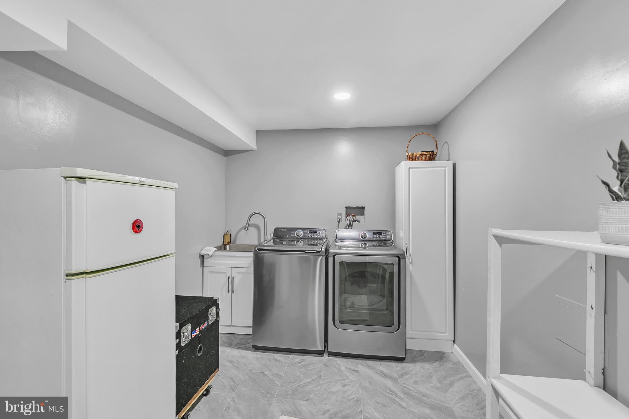 ASHBURN FARM - Residential Lease