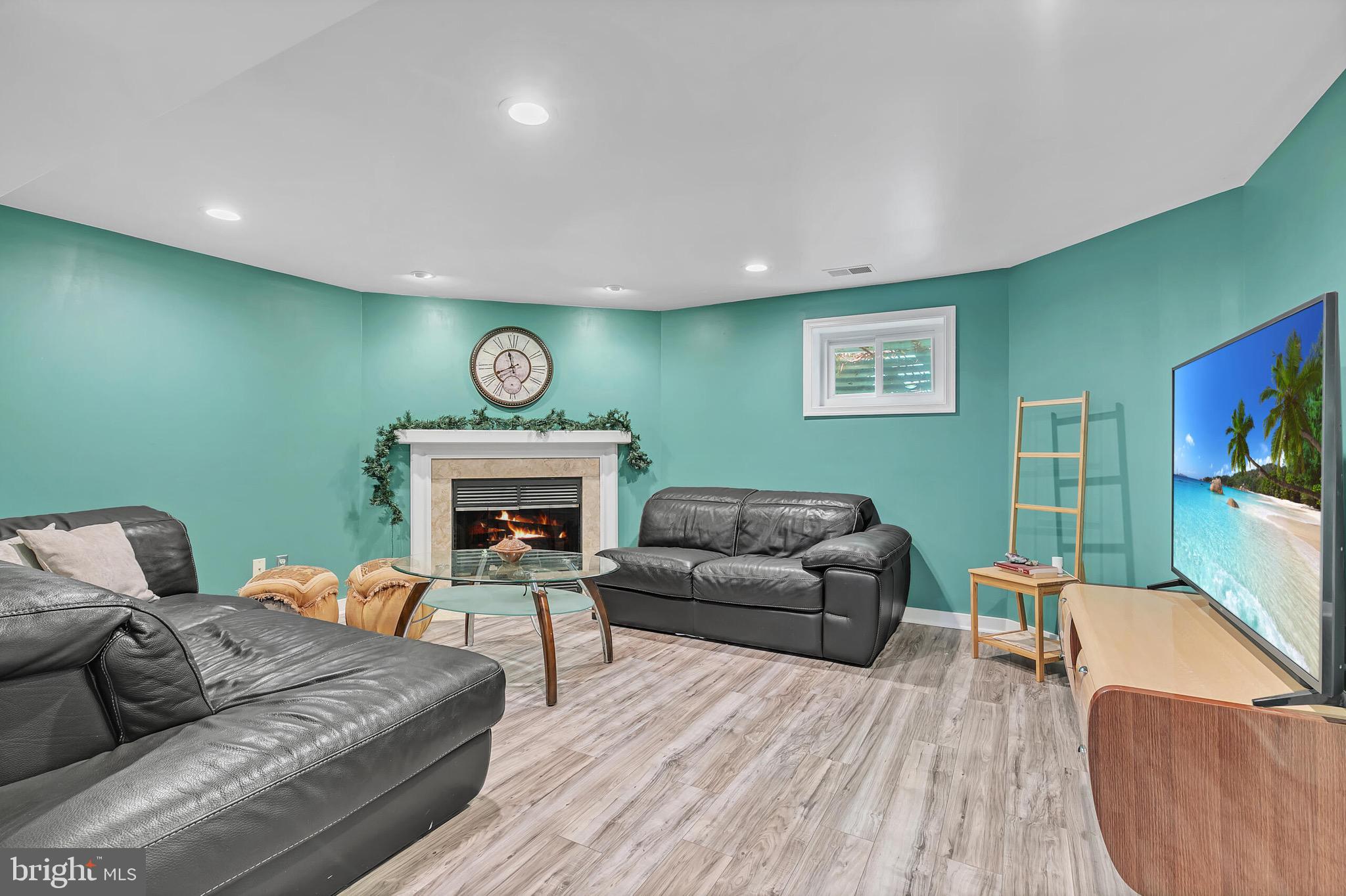 ASHBURN FARM - Residential Lease