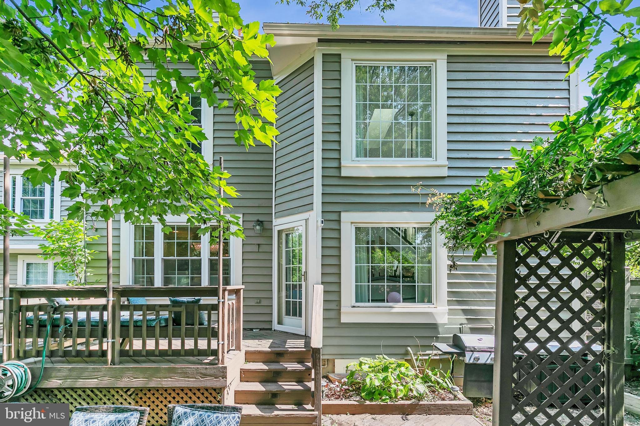 ASHBURN FARM - Residential Lease